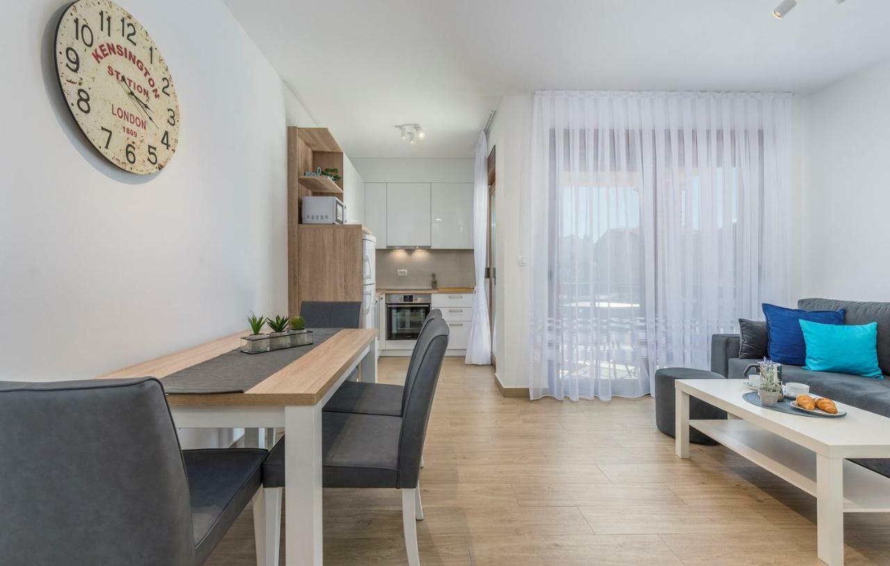 Apartments Hana In Funtana Eksteriør bilde