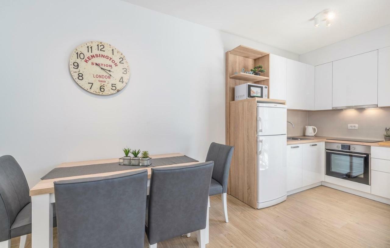 Apartments Hana In Funtana Eksteriør bilde
