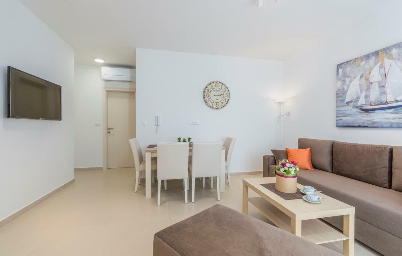 Apartments Hana In Funtana Eksteriør bilde