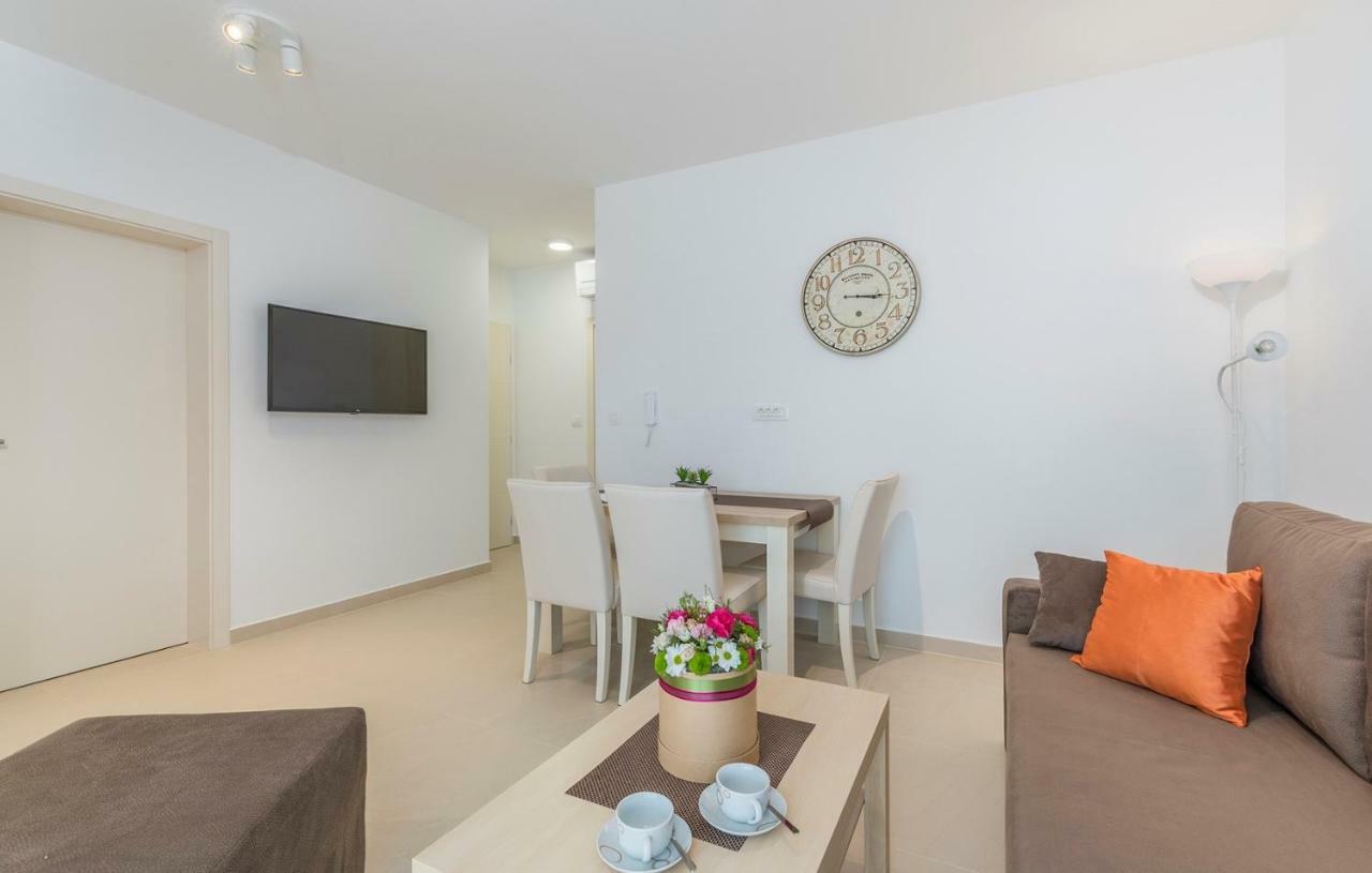 Apartments Hana In Funtana Eksteriør bilde